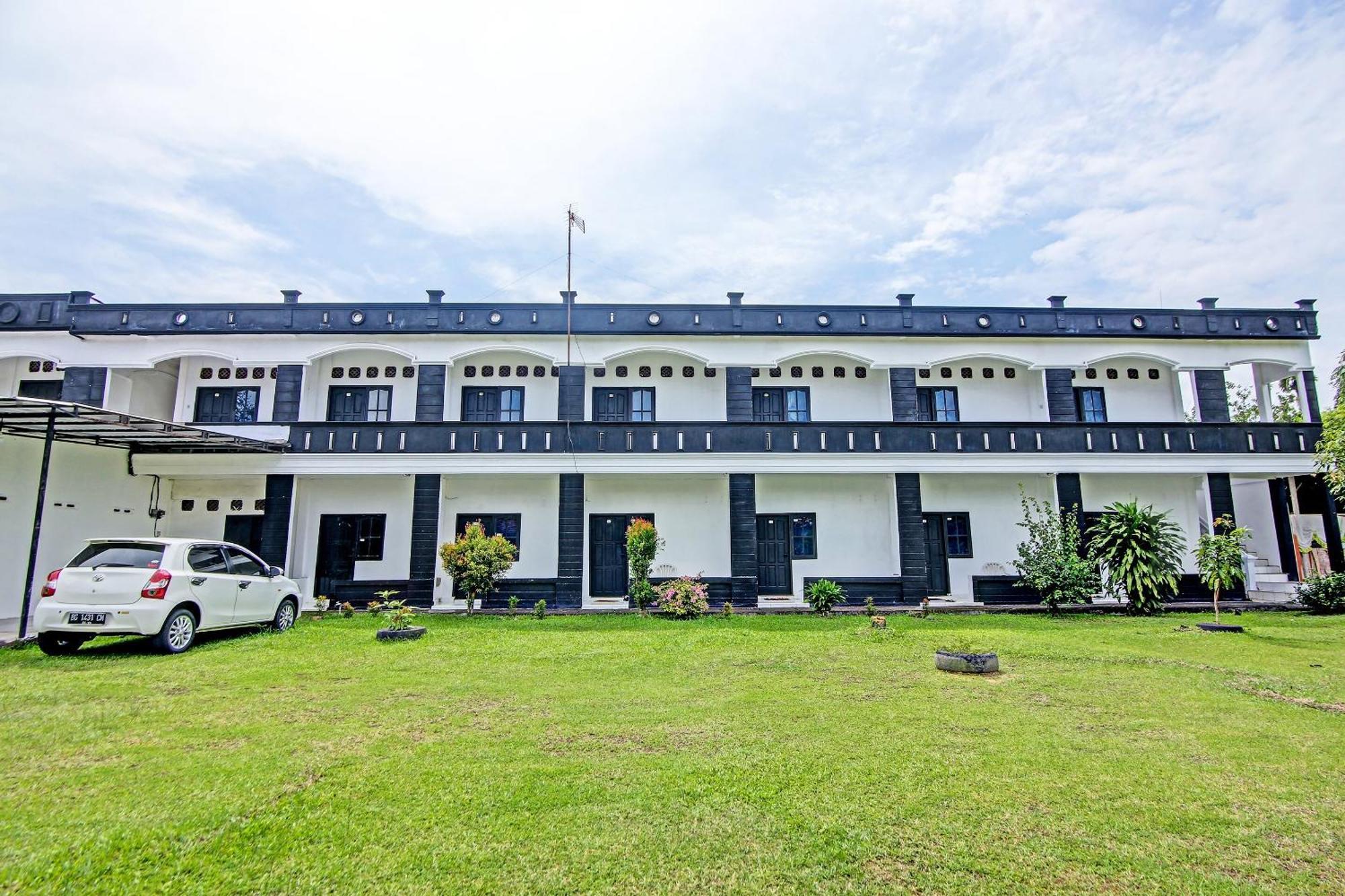 Oyo Life 91127 Wisma Sukajadi Syariah Perabumulih Exteriér fotografie